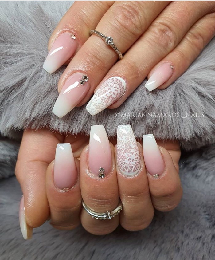 Glossy Pearl White False Nails with Glitter